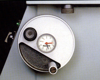 HANDWHEEL WITH INDICATOR FOR SPINDLE TILTING ANGLE